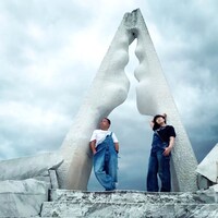 出川哲朗（左）とたんぽぽ（右）。