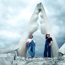 出川哲朗（左）とたんぽぽ（右）。