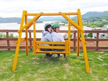 たんぽぽ川村（左）と出川哲朗（右）。