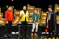 「有田ジェネレーション」で「地獄のアングラ芸人三つ巴バトル」を繰り広げる芸人たちとバイきんぐ小峠（右端）。(c)TBS