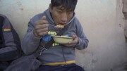 人食い山の炭鉱飯（ボリビア）。(c)テレビ東京