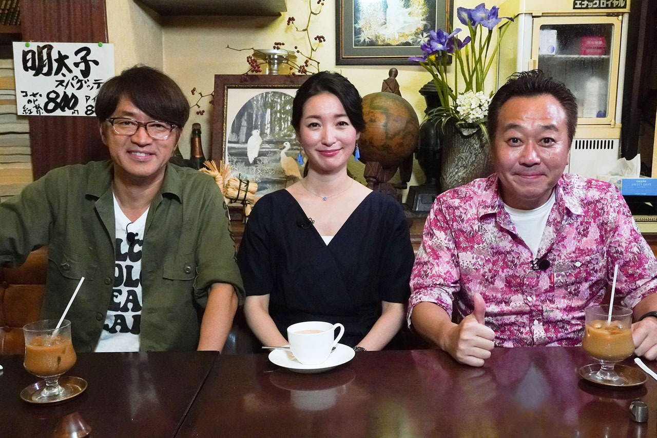 さまぁ～ずと大江麻理子（中央）。(c)テレビ東京