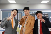 小籔千豊（中央）とバナナマン。(c)テレビ東京