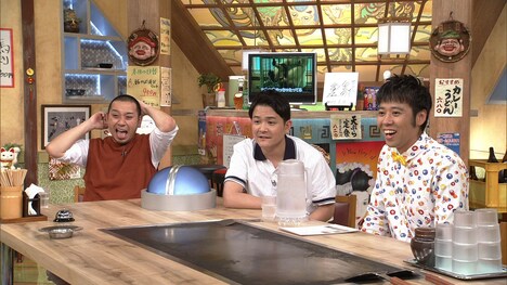 （左から）千鳥、スマイル・ウーイェイよしたか。(c)ABC