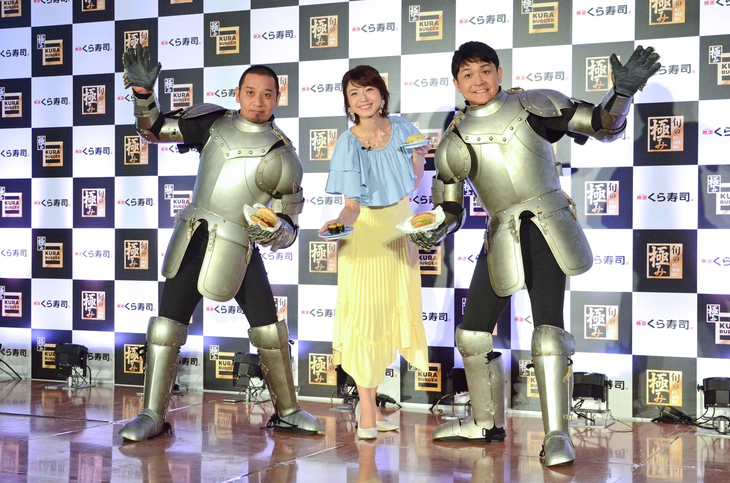 左から千鳥・大悟、中村静香、千鳥ノブ。