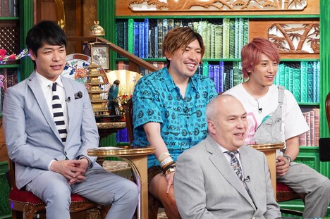 EXITと麒麟・川島（左）、モーリー・ロバートソン（前列）。(c)フジテレビ
