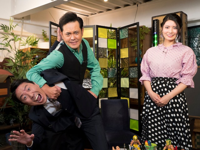 左からチュートリアル福田、くりぃむしちゅー有田、倉持明日香。