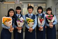 左から山田真歩、臼田あさ美、バカリズム、夏帆、佐藤玲。