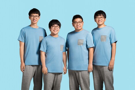 プライム兄弟とミキ兄弟（右2人）。