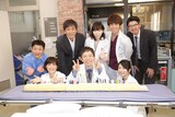 前列左から上野樹里、板尾創路、志田未来。後列左から三宅弘城、時任三郎、平岩紙、中尾明慶、斉藤陽一郎。