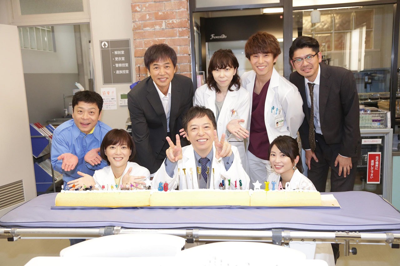 前列左から上野樹里、板尾創路、志田未来。後列左から三宅弘城、時任三郎、平岩紙、中尾明慶、斉藤陽一郎。