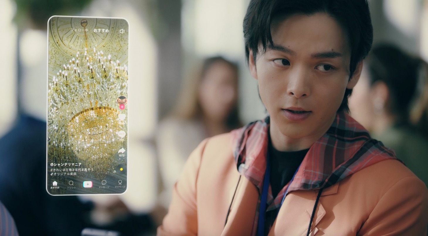 TikTokの新CM「TikTok オフィスランチ篇」より。