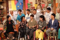 スタジオ出演者たち。(c)フジテレビ