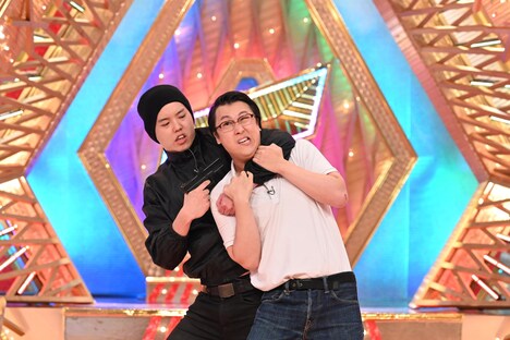 ファイナルステージでコントを披露するエンペラー。 (c)ABCテレビ