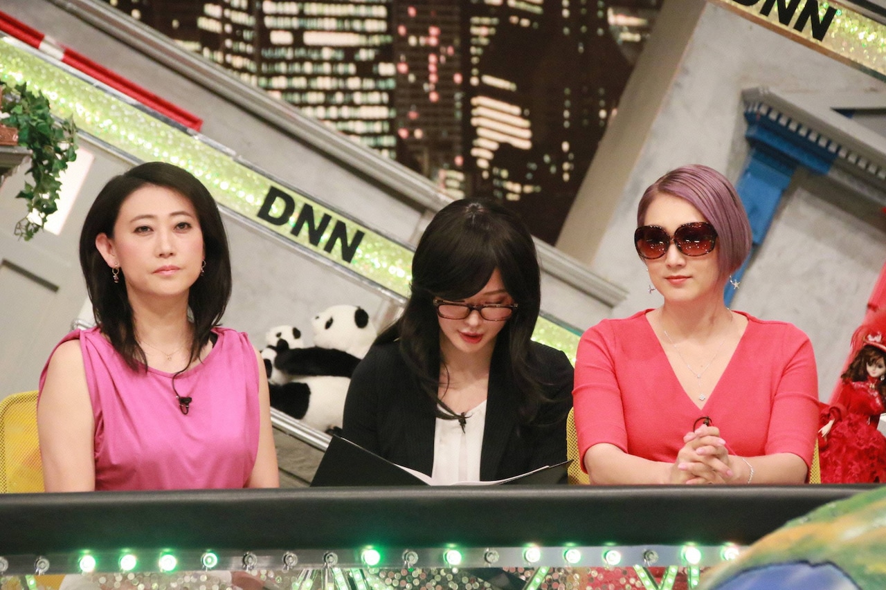 「全力！脱力タイムズSP」に出演する友近（左）とSHELLY（右）。(c)フジテレビ