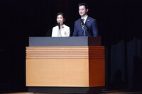 司会を務めた（左から）久保純子、宮下純一。