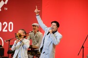 東京スカパラダイスオーケストラによるライブの様子。