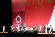 東京スカパラダイスオーケストラと吉田兄弟によるライブの様子。