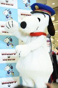 霜降り明星と長嶋一茂を呼び込むスヌーピー。