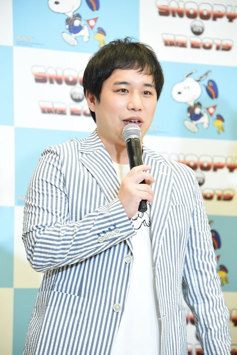 スヌーピーの思い出を語る霜降り明星・せいや。