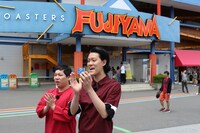 「冒険発掘バラエティ 霜降り明星のあてみなげ」ロケの様子。(c)静岡朝日テレビ