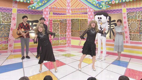 阿佐ヶ谷姉妹、どぶろっく（後列左）ら。(c)中京テレビ