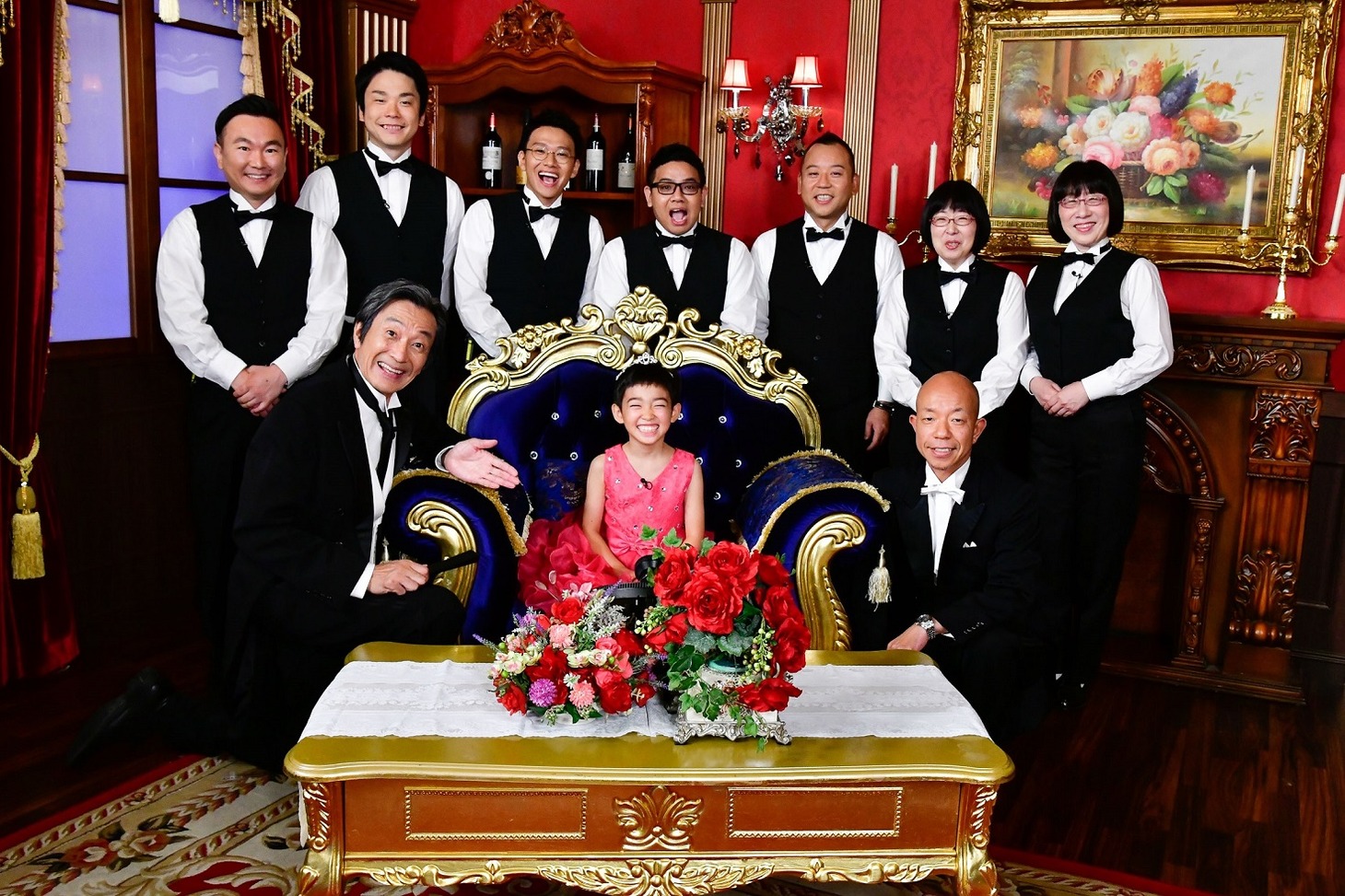 「お値段追求バラエティ じいや、アレ買ってきて」の出演者たち。(c)関西テレビ