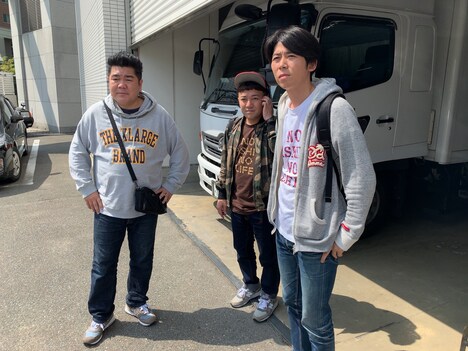 左からゴリけん、パラシュート部隊。（c）テレビ西日本