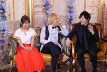 左から井上苑子、和牛・水田扮するベンジャミン・ミズタ、和牛・川西。