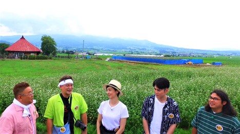 （左から）サンドウィッチマン、草刈民代、間宮祥太朗、ロッチ中岡。(c)テレビ朝日