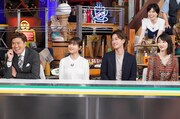 左からヒロミ、有村架純、佐藤健、波瑠。(c)日本テレビ