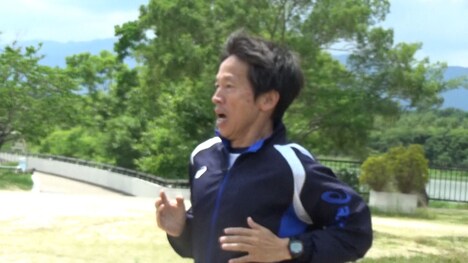 走るちゃらんぽらん冨好。(c)MBS