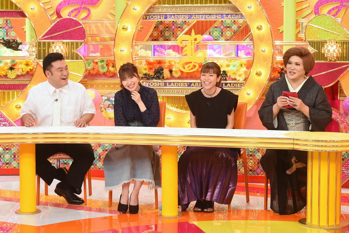 （左から）アンタッチャブル山崎、指原莉乃、若槻千夏、IKKO。(c)関西テレビ