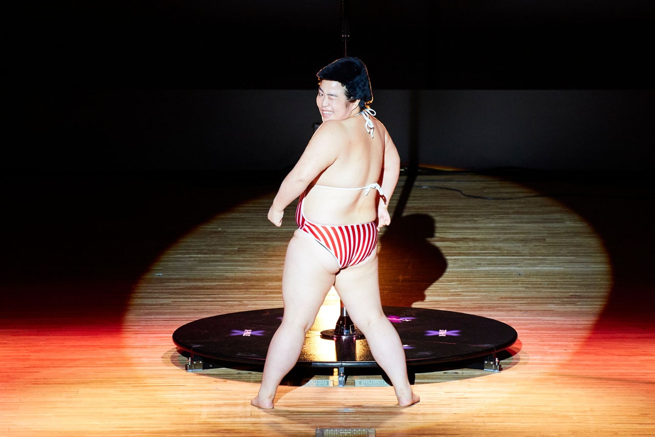 ゆりやんレトリィバァ単独ツアー千秋楽、ポールダンスやミュージカルで沸かせる