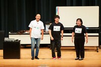 ゲストのコロコロチキチキペッパーズとゆりやんレトリィバァ（右）。