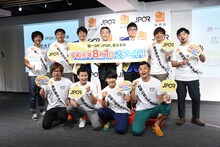 JPQR広報大使に就任した銀シャリと総括審議官・秋本芳徳氏、地域サポーターの住みます芸人たち。