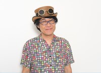 ライブをプロデュースする倉本美津留。