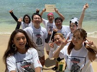 「有吉の夏休み2019 密着77時間 in ハワイ」の出演者たち。(c)フジテレビ
