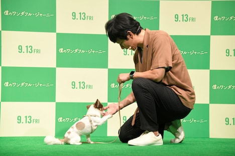 アンジャッシュ渡部とその愛犬マロン。