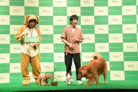 映画「僕のワンダフル・ジャーニー」の宣伝“ワン”バサダー就任式の様子。