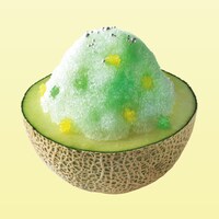 かき氷をトッピングした半カットメロン。