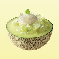 アイスクリームをトッピングした半カットメロン。