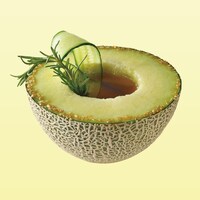 ウイスキーをトッピングした半カットメロン。