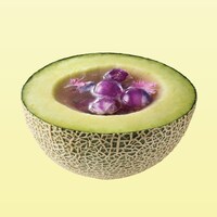 シャンパンをトッピングした半カットメロン。