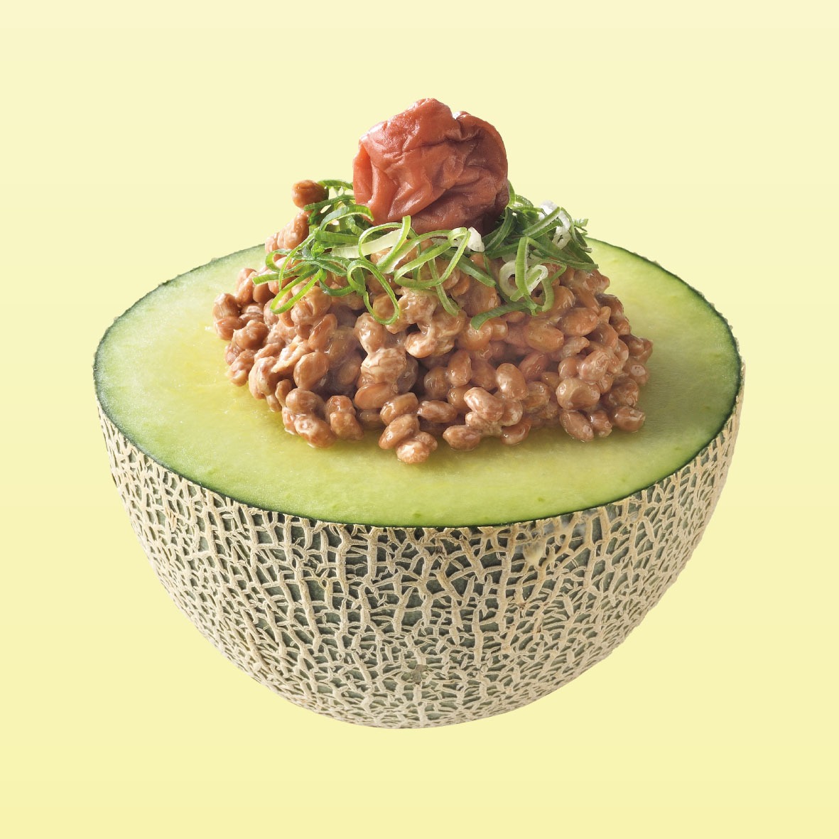 納豆と梅干しをトッピングした半カットメロン。
