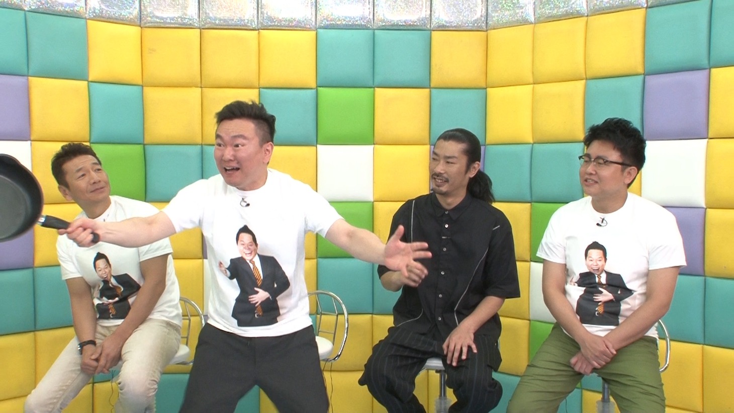 「くりぃむナンチャラ」の「お笑いセンス抜き打ちテスト」に挑む（左から）くりぃむしちゅー上田、かまいたち山内、パンサー菅、銀シャリ橋本。(c)テレビ朝日