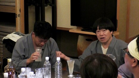 （左から）宮川大輔、雨上がり決死隊・蛍原。(c)フジテレビ