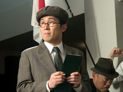 「いだてん」でスポーツ記者を演じるシソンヌじろう。(c)NHK