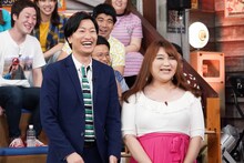 左から相席スタート山添、りんごちゃん。