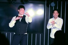 トンペー（左）を歓迎するマッハスピード豪速球・ガン太。